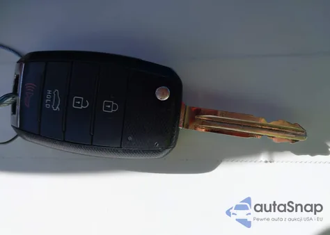 2017 Kia Forte Lx z USA, uszkodzony, nr VIN 3KPFK4A76HE016133